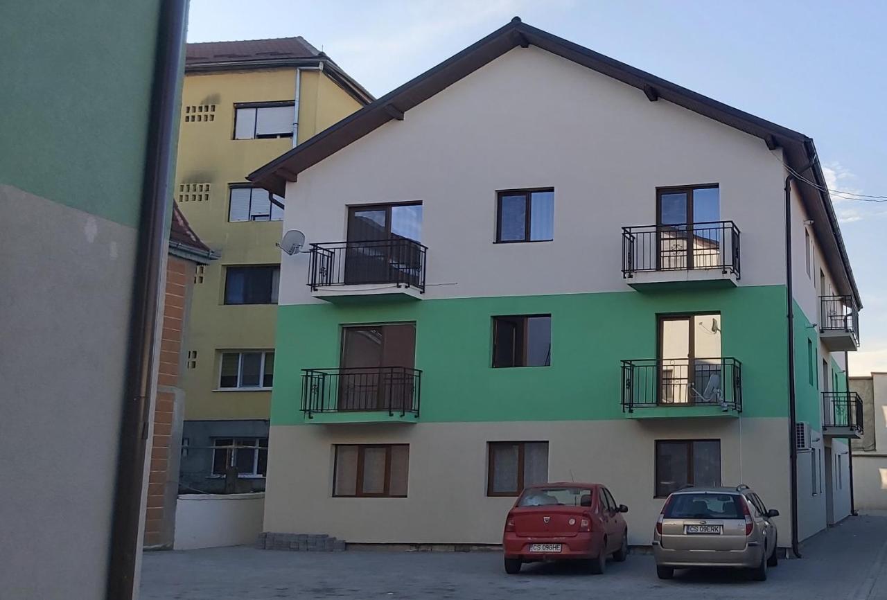 Studio Elisa Apartamento Caransebeş Exterior foto